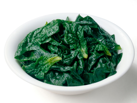 spinacas ¿Qué es más sano, consumir verduras crudas o cocidas?