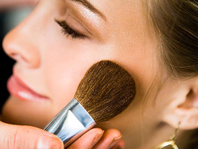 Los dermatólogos recomiendan el uso de cosméticos hipoalergénicos para pieles sensibles
