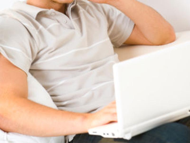 El uso de laptop con Wi-Fi sobre las piernas afecta la movilidad de los espermatozoides.
