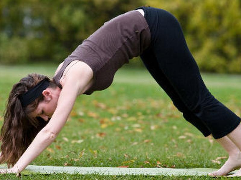 Ésta postura sirve para fortalecer los nervios y los músculos de los brazos y piernas