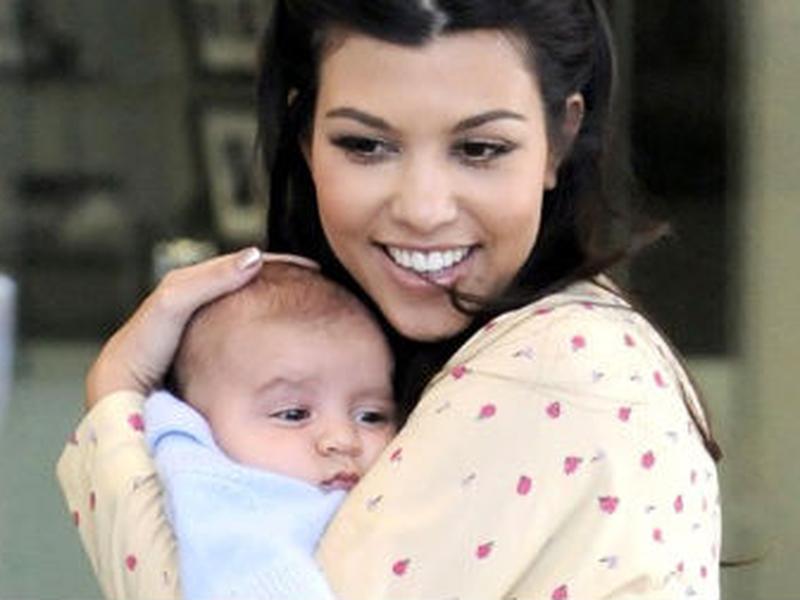 El bebé de Kourtney Kardashian fue hospitalizado por una reacción alérgica a la crema de maní.