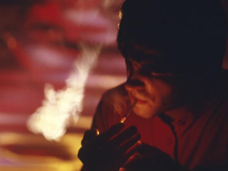 Fumar provoca daños en el código genético que podrían generar el cáncer.