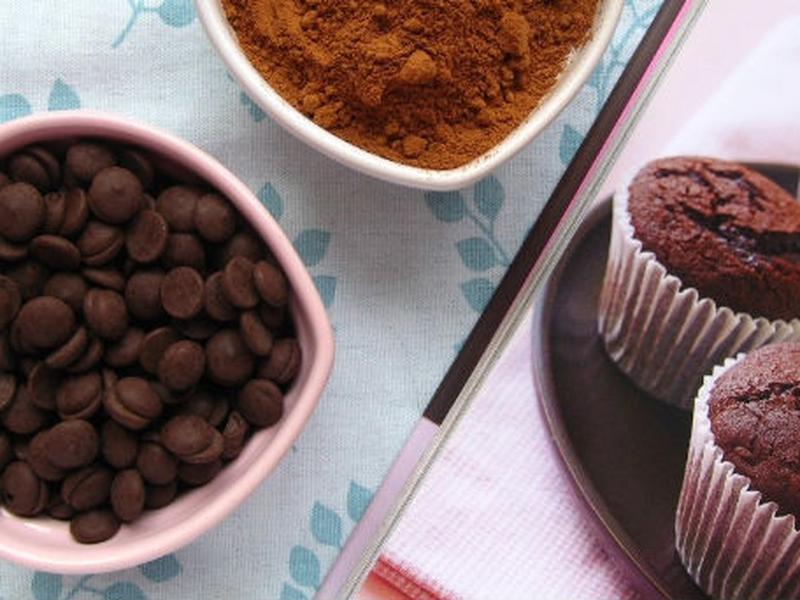 El chocolate negro y el cacao contienen más cantidad de flavonoides y polifenoles que los jugos de fruta