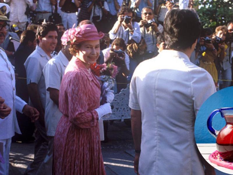 La reina Isabel II durante su primer viaje a México en 1975, en el cual bebió agua de jamaica. 