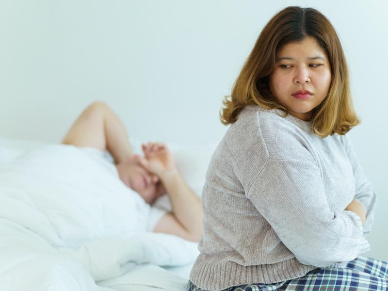Mujer conoce los 4 daños de la obesidad en tu relación de pareja.