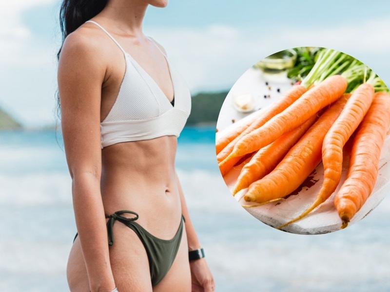 Mujer delgada en bikini con el vientre plano después de hacer la dieta de la zanahoria
