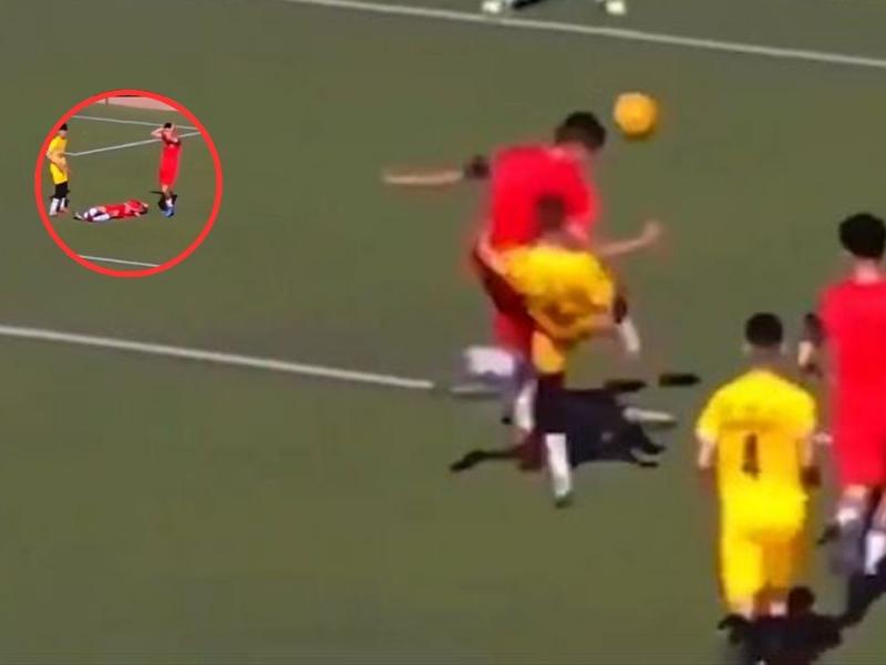 Capturas de pantalla de accidente del oven futbolista 17 años muere por una patada en un partido