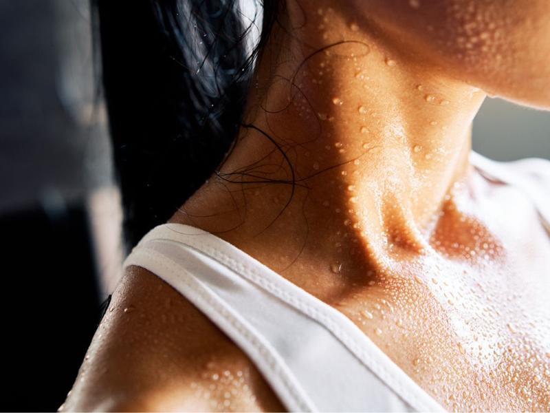 Una sudoración excesiva puede indicar hipertiroidismo