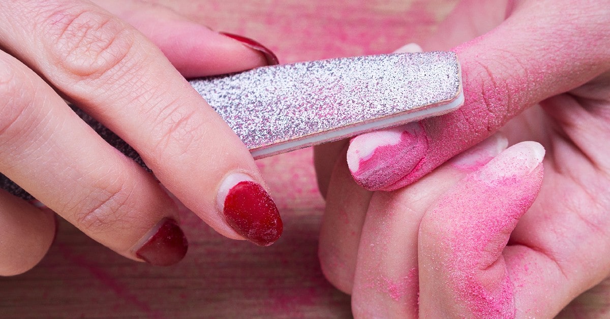 Cuáles son los peligros de usar uñas acrílicas? 7 riesgos que debes  considerar antes de ponértelas