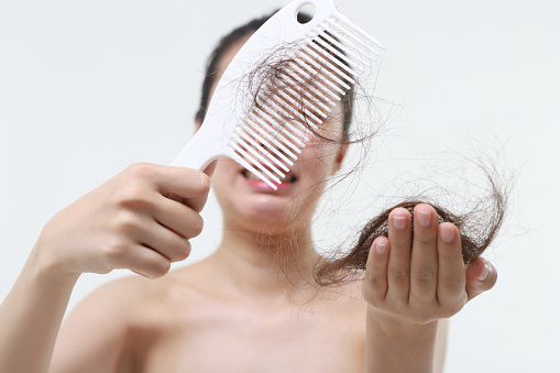 3 formas de usar la en tu cabello para repararlo, engrosarlo e hidratarlo