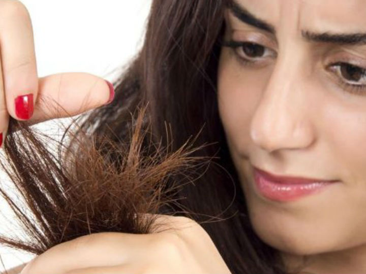 El cabello rizado tiende a perder rápidamente su humectación natural 