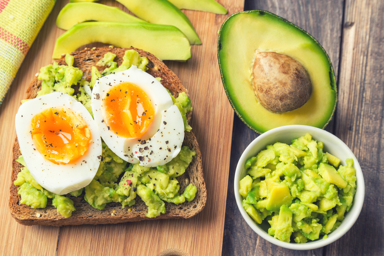 7 desayunos ligeros, pero poderosos para comenzar el día con energía (sin pasar hambre)