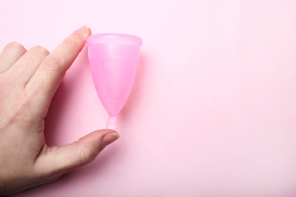En el mercado, existen copas menstruales fabricadas con tres tipos de materiales