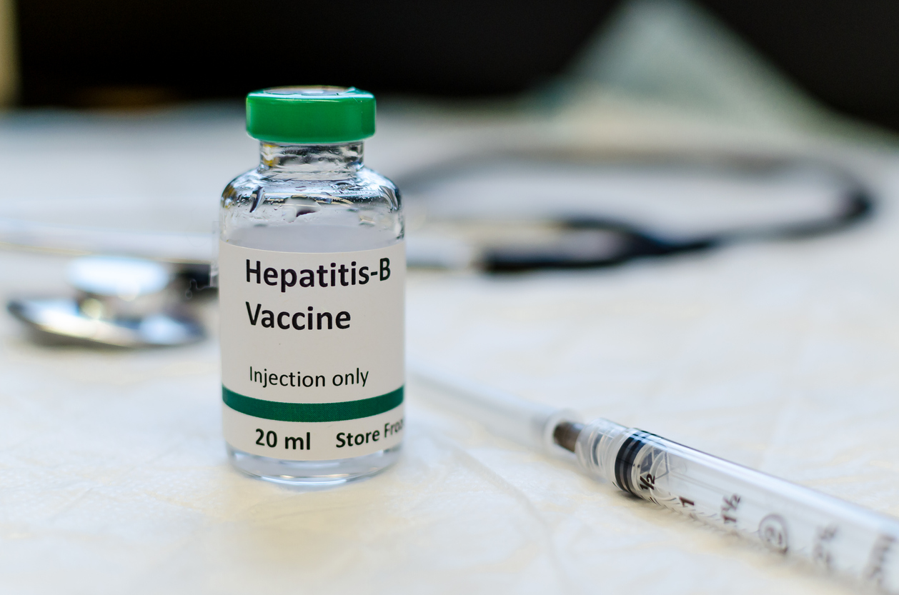 Vacuna hepatitis B para prevenir transmisión del virus 