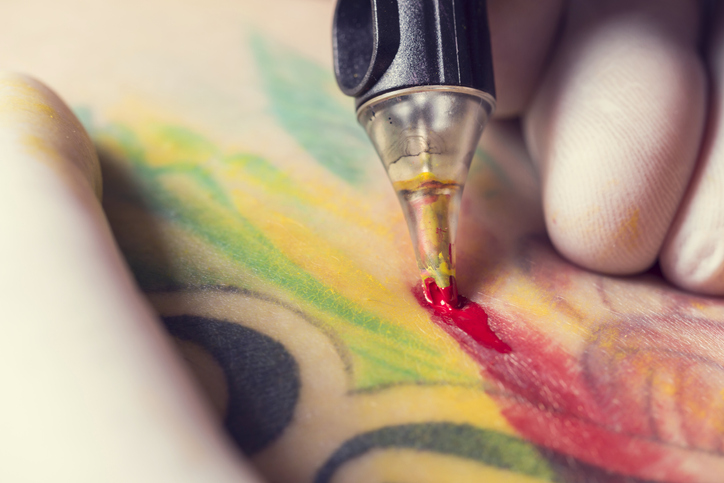 qué sucede en la piel cuando te haces un tatuaje