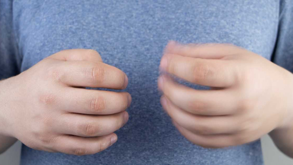 Por qué tiemblan manos: causas… ¿Debes preocuparte?
