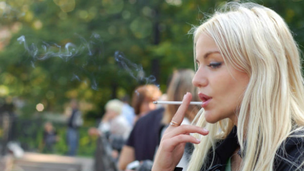 El cigarro reduce la capacidad fértil de las mujeres
