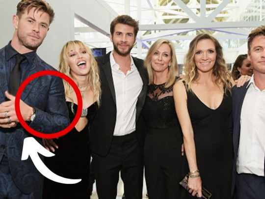 Miley Cyrus y familia Hemsworth.