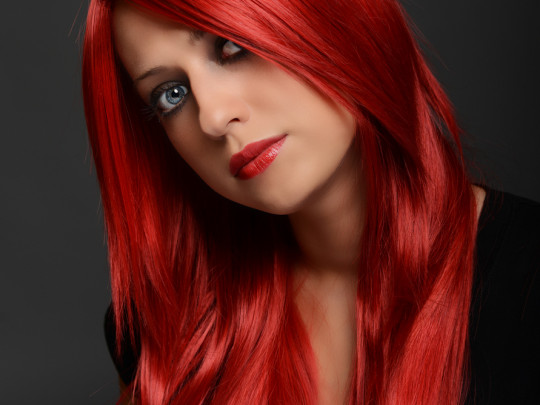 cómo eliminar el color rojo del cabello