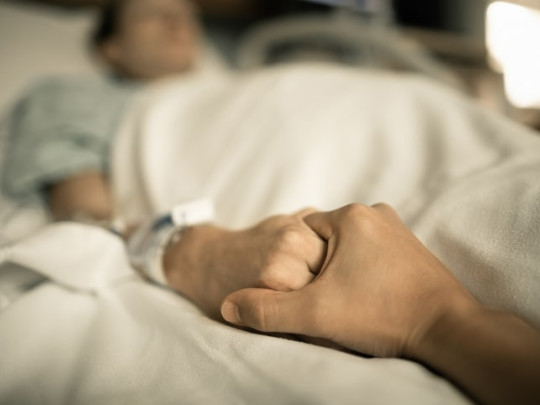 Paciente en cama de hospital