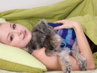 Compartir la cama con tu mascota afecta tu sueño