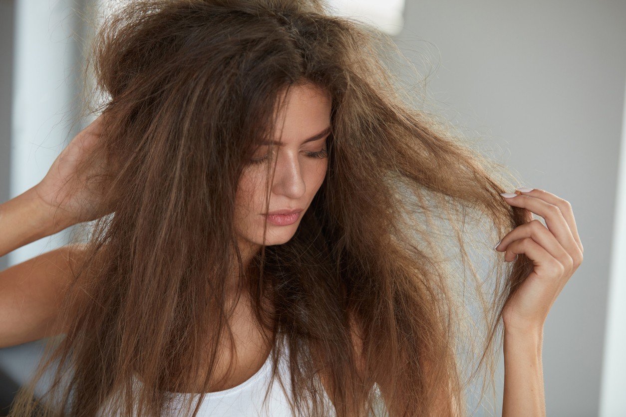 Tips para eliminar el frizz del cabello ¡a prueba de lluvia!