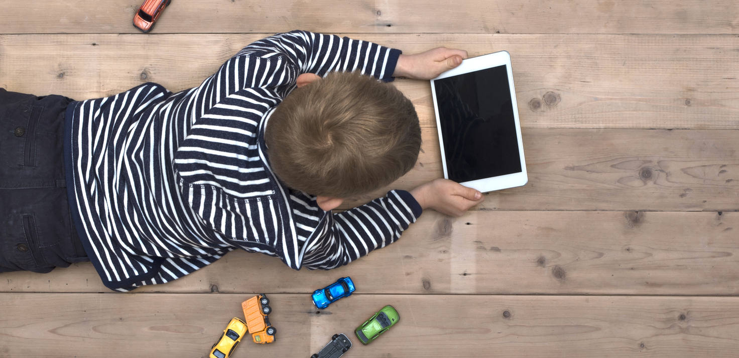 Uso excesivo de pantallas fomenta el sedentarismo en niños